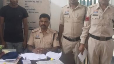 ससुराल नहीं रहना चाहती..आरोपी पति ने मायके पहुंच पत्नी और सास पर किया हमला…लेकिन पुलिस चक्कर में फंस गया