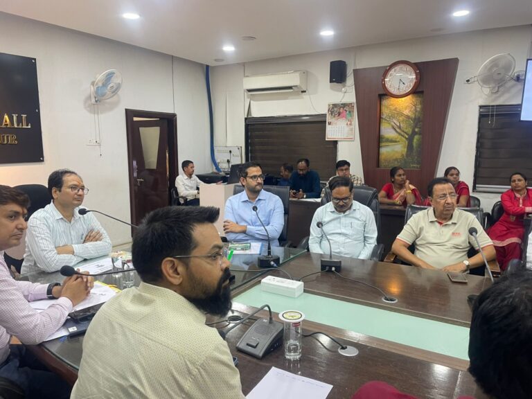 कलेक्टर ने उद्योगपतियों से कहा…जल संरक्षण बड़ी चुनौती….सिर्फ दिखावा नहीं…सामुहिक जिम्मेदारियों के साथ करें काम