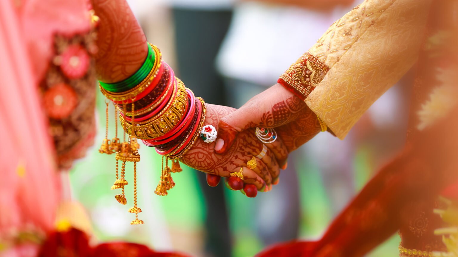 दहेज़ की आग में झुलसी ‘सरकारी’ शादी: टीचर पति ने पत्नी को रास्ते में छोड़ा, मांगी स्विफ्ट और लाखों! दहेज़ की आग में झुलसी ‘सरकारी’ शादी: टीचर पति ने पत्नी को रास्ते में छोड़ा, मांगी स्विफ्ट और लाखों!