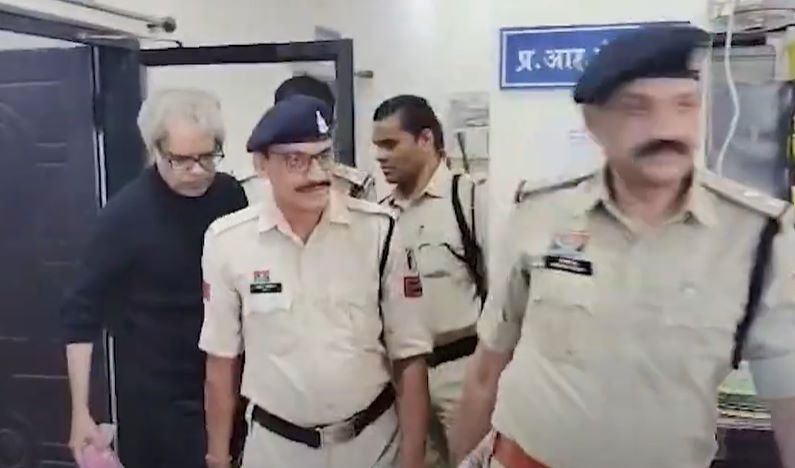 CG NEWS: अपोलो के चर्चित डॉ. यादव ने जब कहा – हार्ट के आपरेशन के बाद केई बचता है क्या… ? CG NEWS: अपोलो के चर्चित डॉ. यादव ने जब कहा – हार्ट के आपरेशन के बाद केई बचता है क्या… ?