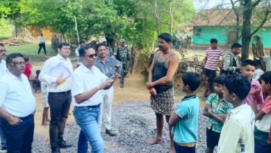 IAS Rajesh Toppo : सुदूर वनांचल मर्दापाल में जल संसाधन विभाग के सचिव का सघन दौरा… पहली बार सचिव स्तर के अधिकारी मर्दापाल पहुंचे
