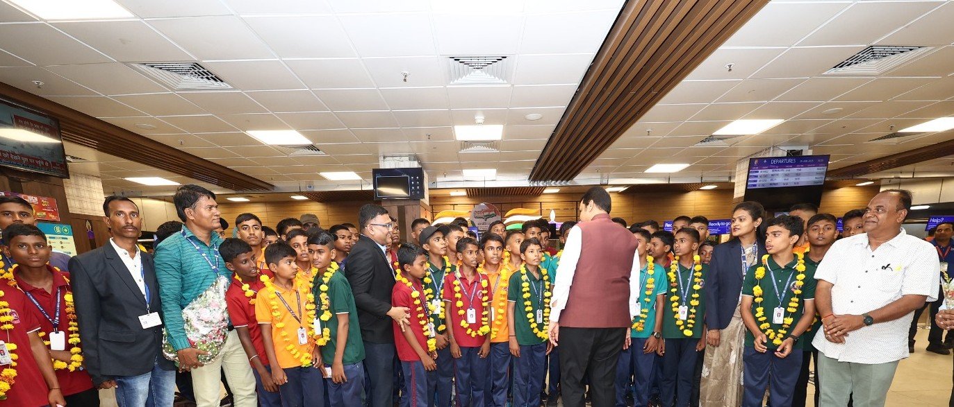 गढ़चिरौली के छात्रों की इसरो यात्रा गढ़चिरौली के छात्रों की इसरो यात्रा