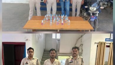 तीन ठिकानों पर पहुंची पुलिस..35 लीटर से अधिक शराब जब्त…आरोपी ने बताया..दिहाड़ी पर करता है शराब बेचने का काम
