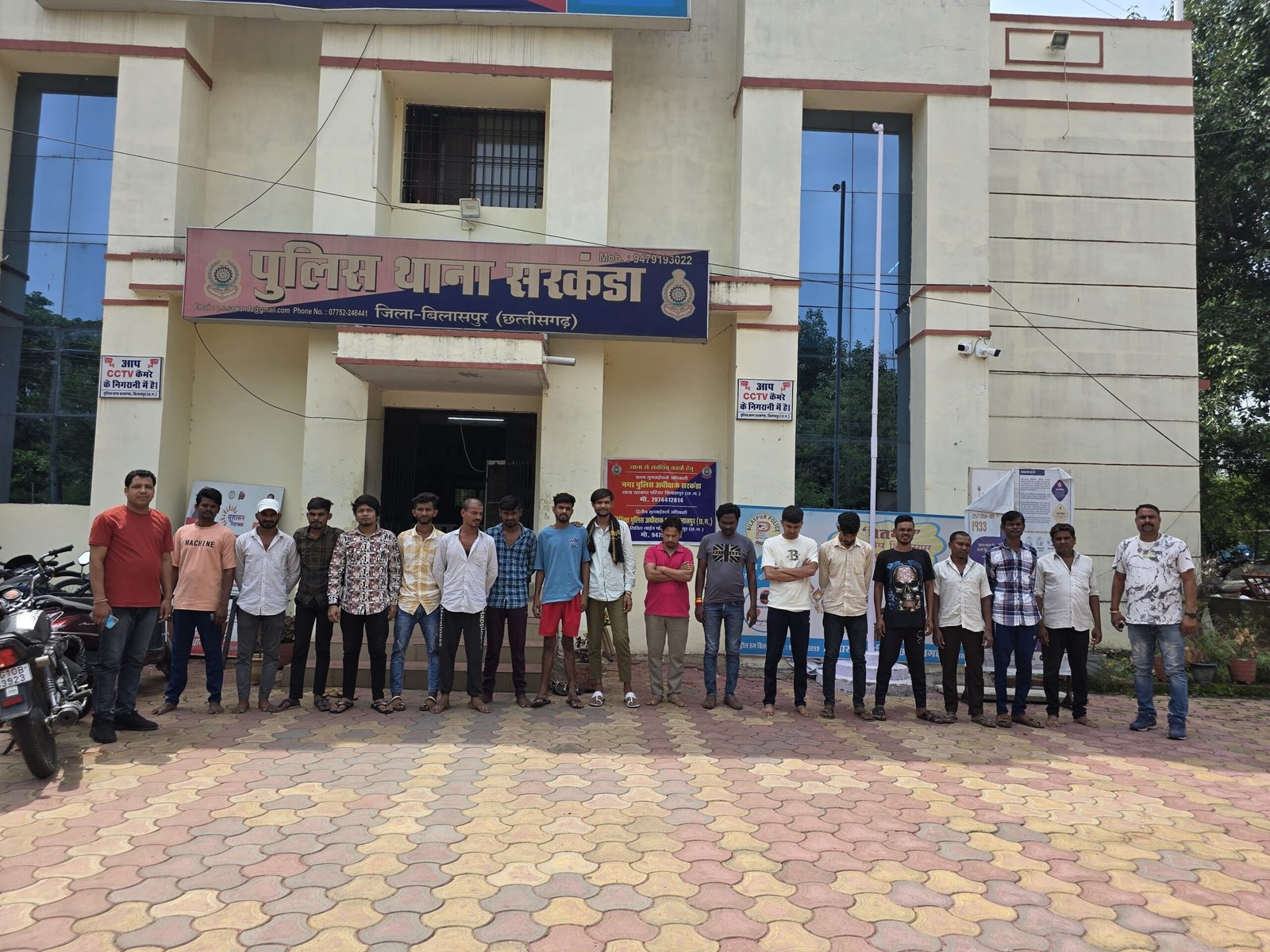 विशेष चेकिंग अभियान…26 स्थायी वारंटी गिरफ्तार…पुलिस ने फरार आरोपियों समेत 39 बदमाशों को धर दबोचा विशेष चेकिंग अभियान…26 स्थायी वारंटी गिरफ्तार…पुलिस ने फरार आरोपियों समेत 39 बदमाशों को धर दबोचा