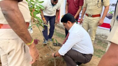 सिर्फ लगाने ही नहीं पौधों को पालना भी होगा..बोले एसएसपी रजनेश…थाना परिसर में लगाएं पौधा..वाट्सअप में करें अपलोड