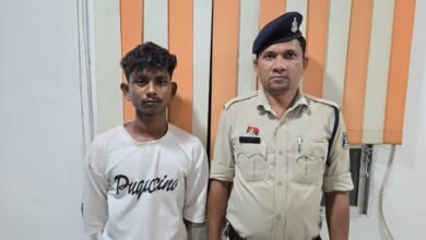 बरगढ़ से जम्मू कश्मीर भागते आरोपी पकड़ाया…पुलिस ने आरोपी को अकलतरा में किया गिरफ्तार..लड़की को कब्जे में लिया