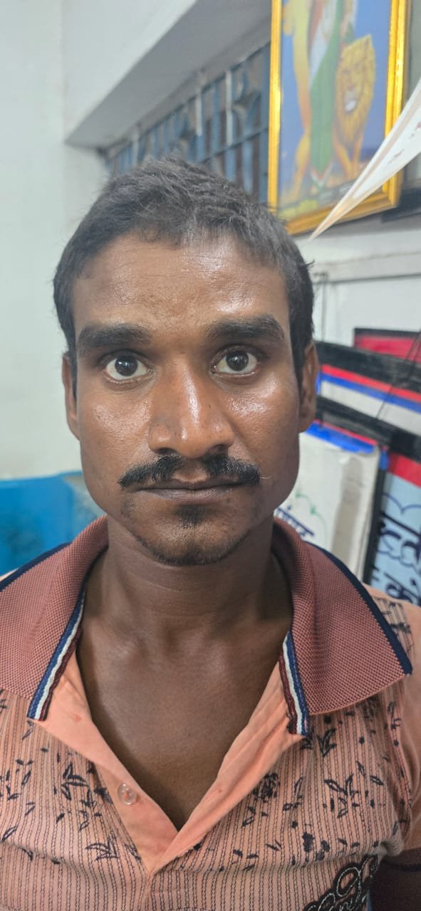नशीली दवा का परिवहन करते पकड़ाया शातिर…घेराबन्दी में कैप्सूल और बाइक जब्त…आरोपी को भेजा गया जेल नशीली दवा का परिवहन करते पकड़ाया शातिर…घेराबन्दी में कैप्सूल और बाइक जब्त…आरोपी को भेजा गया जेल
