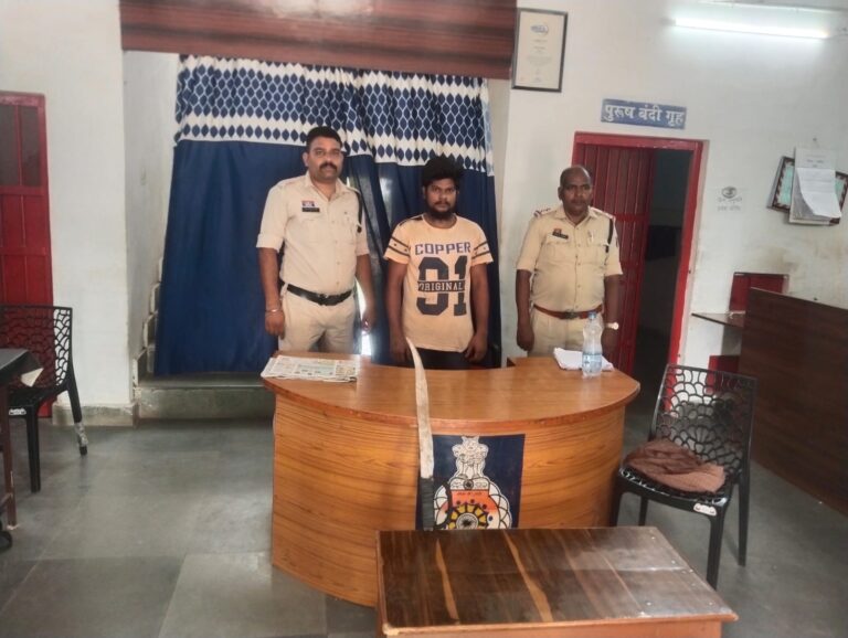 एडिट कर बनाया अश्लील फोटो…बच्ची की मोबाइल में भेजा…मां को दिया धमकी..तलवार के साथ आरोपी को किया गिरफ्तार
