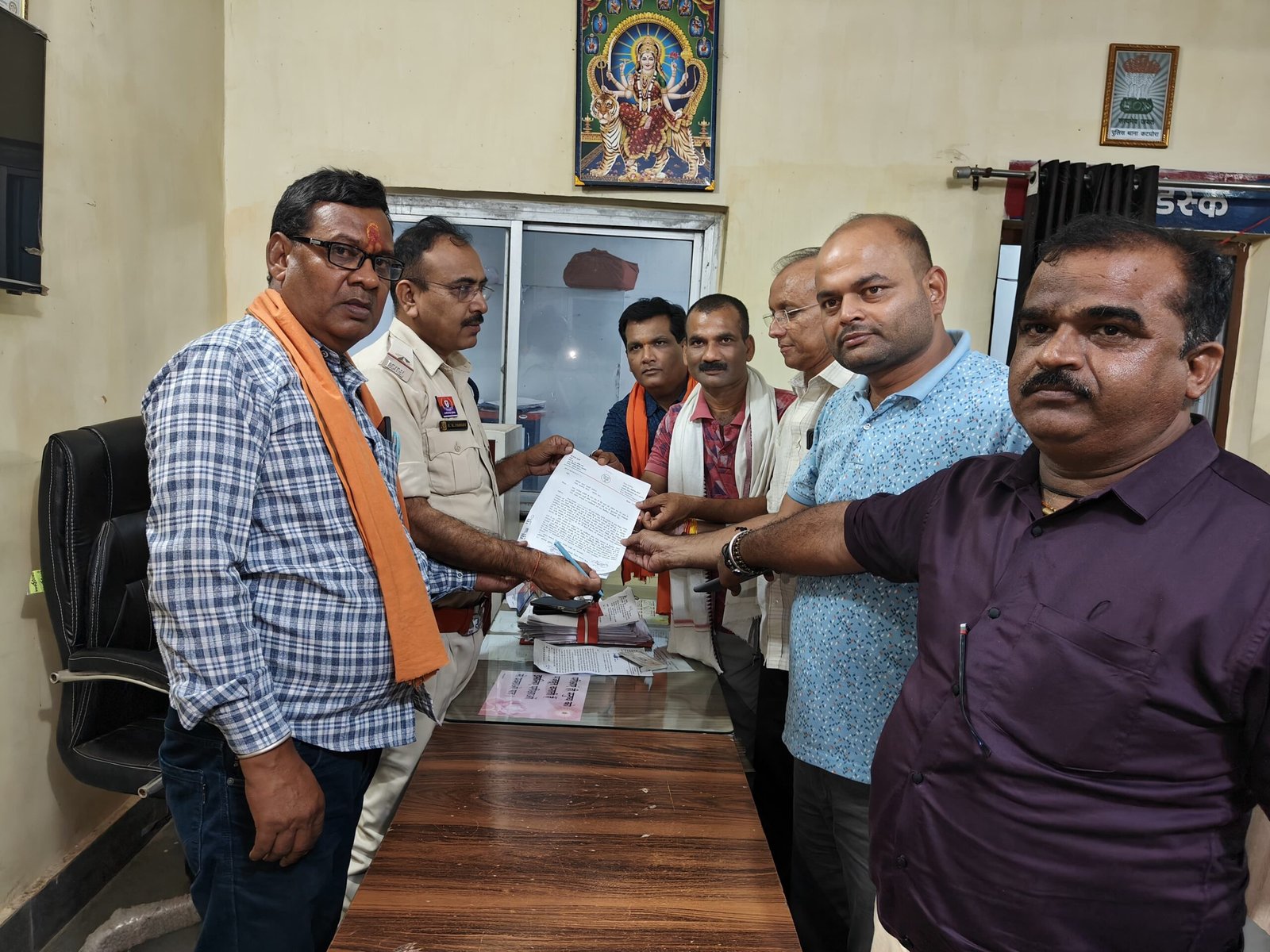 कांग्रेस के लेटर हेड फर्जीवाड़ा…भाजपा पार्षदों ने लगाया आरोप…पत्र में पार्षद का हस्ताक्षर और सील सिक्का फर्जी कांग्रेस के लेटर हेड फर्जीवाड़ा…भाजपा पार्षदों ने लगाया आरोप…पत्र में पार्षद का हस्ताक्षर और सील सिक्का फर्जी
