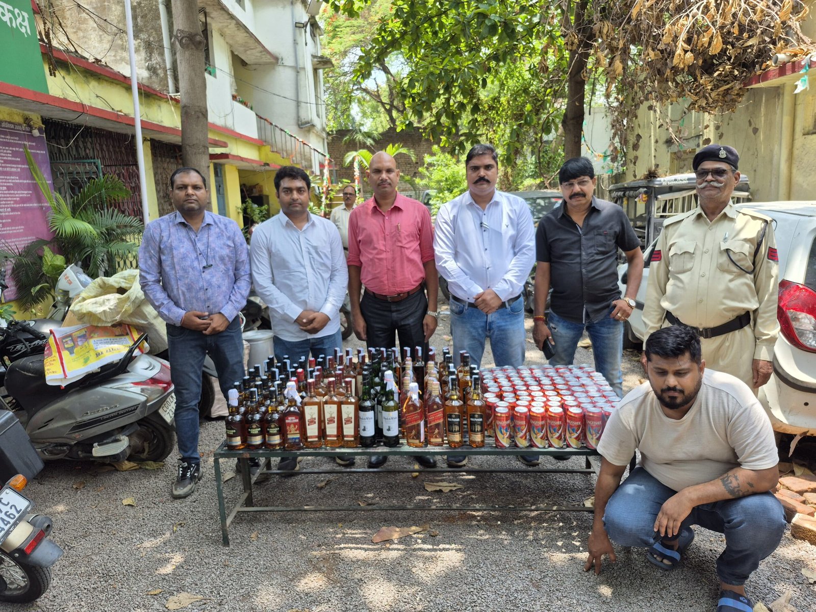 हर्ष प्राइड में आबकारी का छापा , मध्यप्रदेश से तस्करी किए गए शराब के कई ब्रांडों के साथ आरोपी गिरफ्तार