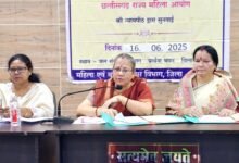 महिला आयोग ने बताया…पति ने सर्विस बुक में चढ़ाया बाहरी महिला का नाम…आरोपी ने फर्जी आरक्षक बनकर किया शादी
