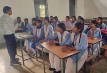 जिला शिक्षा अधिकारी ने किया स्कूलों का निरीक्षण 