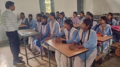 जिला शिक्षा अधिकारी ने किया स्कूलों का निरीक्षण 