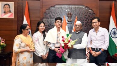 ‘neet 2025’ परीक्षा में भारत में प्रथम रहने वाले महेश कुमार ने की राज्यपाल से मुलाकात
