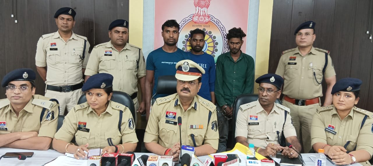 सुलझ गयी हत्या की उलझी गुत्थी..SSP ने बताया…जमीन बंटवारा में हुई बुजुर्ग महिला हत्या…बेटा ने उतारा मां को मौत के घाट सुलझ गयी हत्या की उलझी गुत्थी..SSP ने बताया…जमीन बंटवारा में हुई बुजुर्ग महिला हत्या…बेटा ने उतारा मां को मौत के घाट