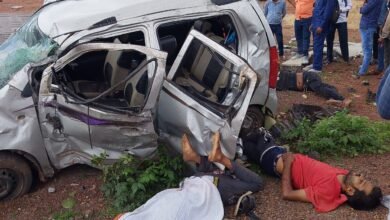 दीवार से तेज रफ्तार में कार की टक्कर…दो की मौके पर मौत…तीन की हालत गंभीर