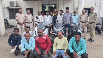 एक दर्जन से ज्यादा जुआरी गिरफ्तार..नगद समेत महंगी गाड़ियां बरामद…आरोपियों के खिलाफ जुआ एक्ट का अपराध दर्ज
