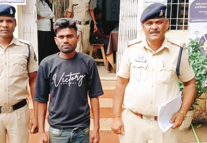 अपहरण के बाद किया बलात्कार…पुलिस ने चलाया आपरेशन तलाश…पीड़िता ने बतायी आपबीती..गिरफ्तारी आरोपी को जेल अपहरण के बाद किया बलात्कार…पुलिस ने चलाया आपरेशन तलाश…पीड़िता ने बतायी आपबीती..गिरफ्तारी आरोपी को जेल