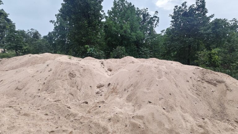 300 ट्रिप ट्रेक्टर रेत बरामद…खनिज टीम की कारवाई…अपराध दर्ज