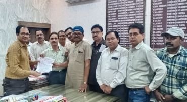 CG NEWS:केन्द्र के बराबर D.A. सहित 13 सूत्रीय मांगों को लेकर कर्मचारी संघ ने किया ध्यानाकर्षण प्रदर्शन