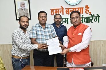 CG NEWS:विशेष शिक्षकों के संविलयन की मांग,मुख्यमंत्री विष्णुदेव साय से मिले संघ के पदाधिकारी CG NEWS:विशेष शिक्षकों के संविलयन की मांग,मुख्यमंत्री विष्णुदेव साय से मिले संघ के पदाधिकारी