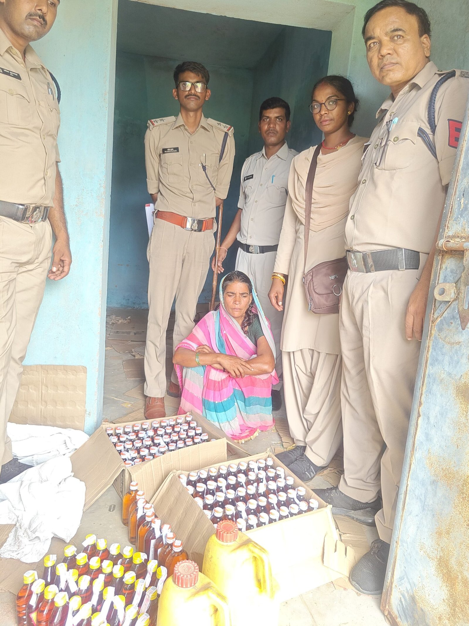 CG News: प्रतापपुर आबकारी विभाग ने अवैध शराब पर की बड़ी कार्रवाई CG News: प्रतापपुर आबकारी विभाग ने अवैध शराब पर की बड़ी कार्रवाई