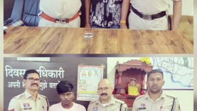 सरकंडा पुलिस का प्रहार : हथियार लहराने और चाकू मारने वाला गिरफ्तार, एक फरार