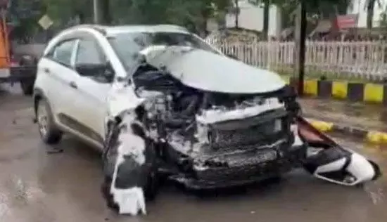 सड़क हादसा..बाल बाल बचा जिला शिक्षा अधिकारी का परिवार..डीईओ गंभीर रूप से घायल