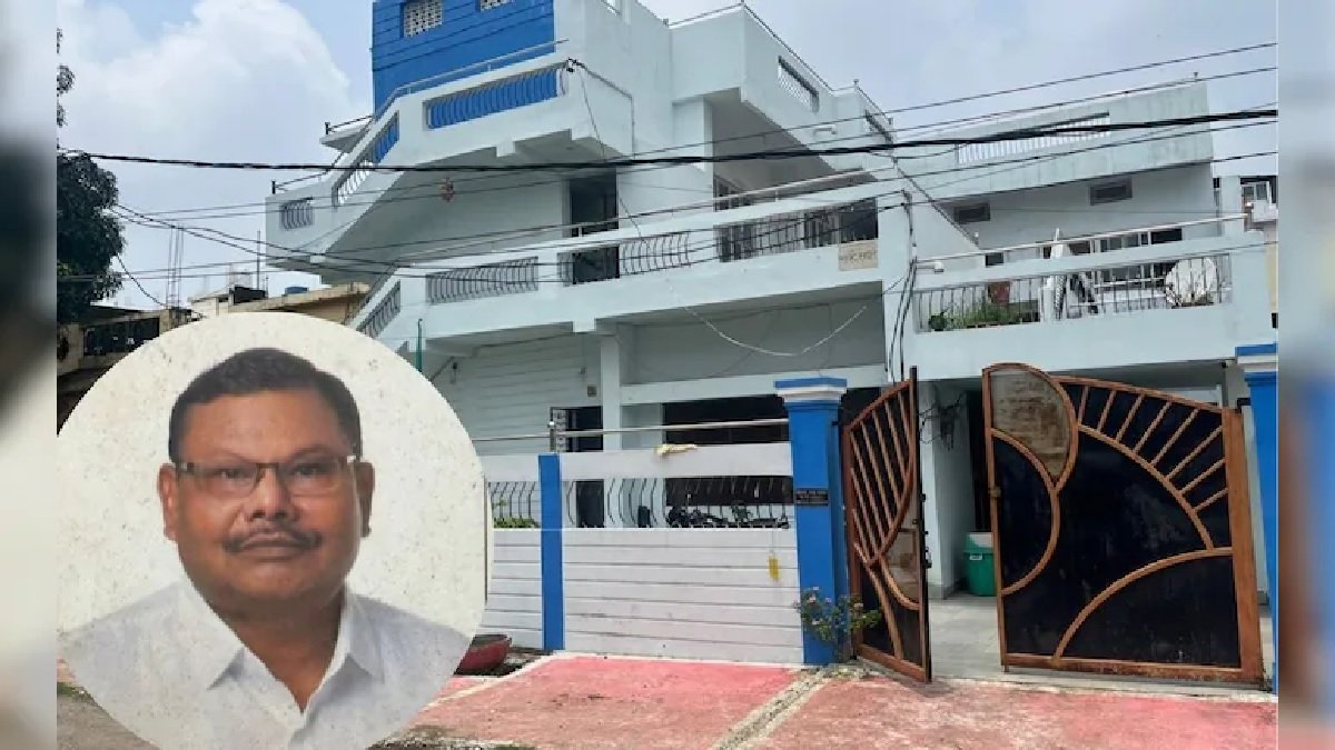 ईओडब्ल्यू के छापे में सामने आया हैरान करने वाला सच… बाघ की खाल पर बैठता था अफसर ईओडब्ल्यू के छापे में सामने आया हैरान करने वाला सच… बाघ की खाल पर बैठता था अफसर