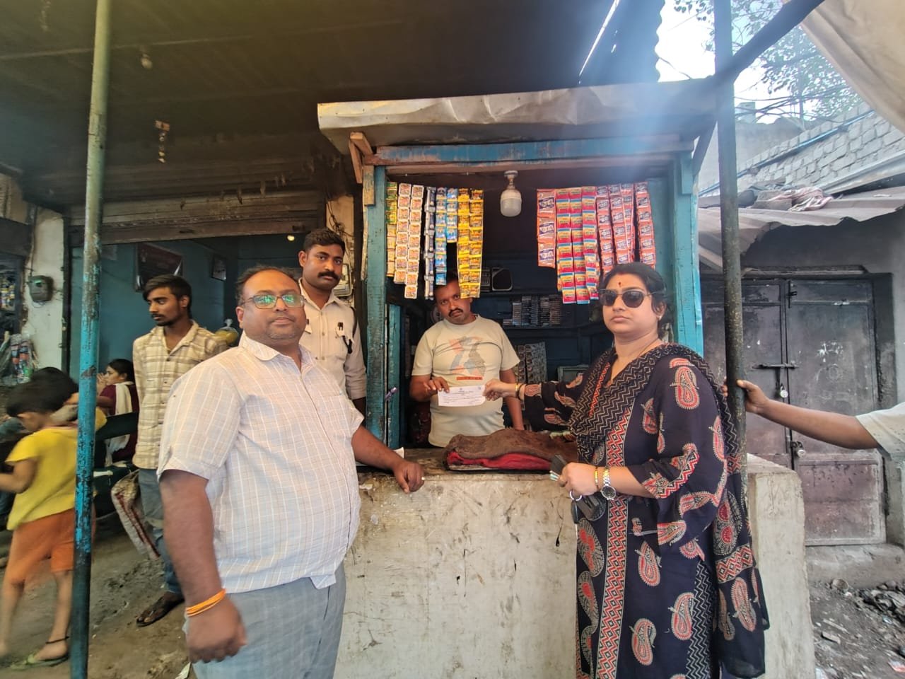 संयुक्त टीम की कार्रवाई…10 दुकानदारों पर कोटपा एक्ट की कार्रवाई…टीम ने चालानी कार्रवाई कर बोर्ड दिया यह आदेश संयुक्त टीम की कार्रवाई…10 दुकानदारों पर कोटपा एक्ट की कार्रवाई…टीम ने चालानी कार्रवाई कर बोर्ड दिया यह आदेश