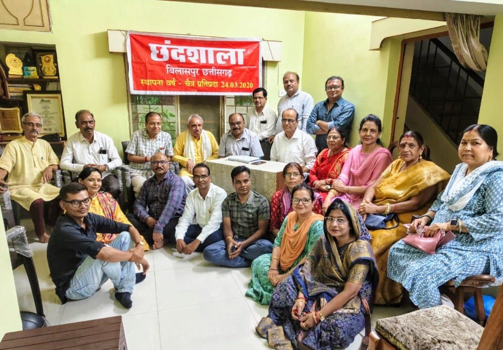 जब साहित्यकारों ने वातावरण को बना दिया काव्यमय…छंदशाला की गोष्ठी को बना दिया ऐतिहासिक.. रचा कीर्तिमान जब साहित्यकारों ने वातावरण को बना दिया काव्यमय…छंदशाला की गोष्ठी को बना दिया ऐतिहासिक.. रचा कीर्तिमान