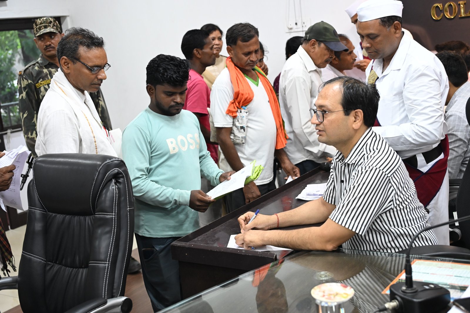 कलेक्टर ने सख्त कार्रवाई का दिया आदेश… छात्र की मांग को गौर से सुना.. कही यह बात कलेक्टर ने सख्त कार्रवाई का दिया आदेश… छात्र की मांग को गौर से सुना.. कही यह बात