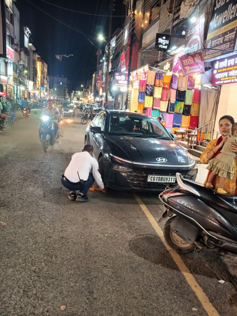 नियम तोड़ने वालों पर होगी सख्ती..करेंगे व्हील लॉक, वाहन लिफ्टिंग