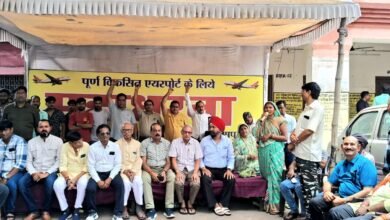 मुख्यमंत्री सेना से 290 एकड़ जमीन तुरंत वापस कराए 