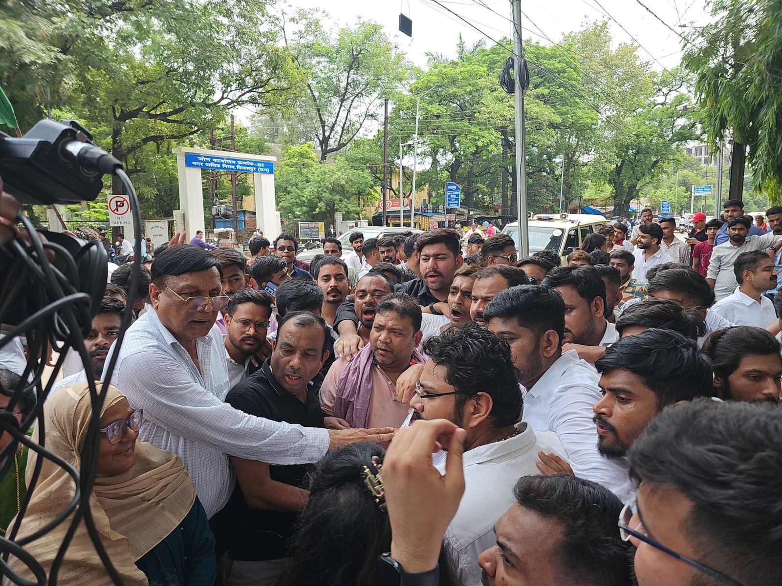 बिलासपुर में एनएसयूआई और कांग्रेस का जोरदार प्रदर्शन.. व्यापम घोटाले की सीबीआई जांच की उठी मांग.. पुतला का किया दहन बिलासपुर में एनएसयूआई और कांग्रेस का जोरदार प्रदर्शन.. व्यापम घोटाले की सीबीआई जांच की उठी मांग.. पुतला का किया दहन