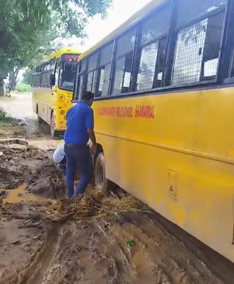 टूटी सड़कें.. टूटा भरोसा.. भंवरमाल के ग्रामीणों ने बताया…विकास नहीं मिल रहा धोखा