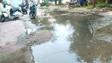 तुलसी आवास में जल भराव.. जन जीवन अस्त व्यस्त..निगम की चुप्पी पर फूटा गुस्सा