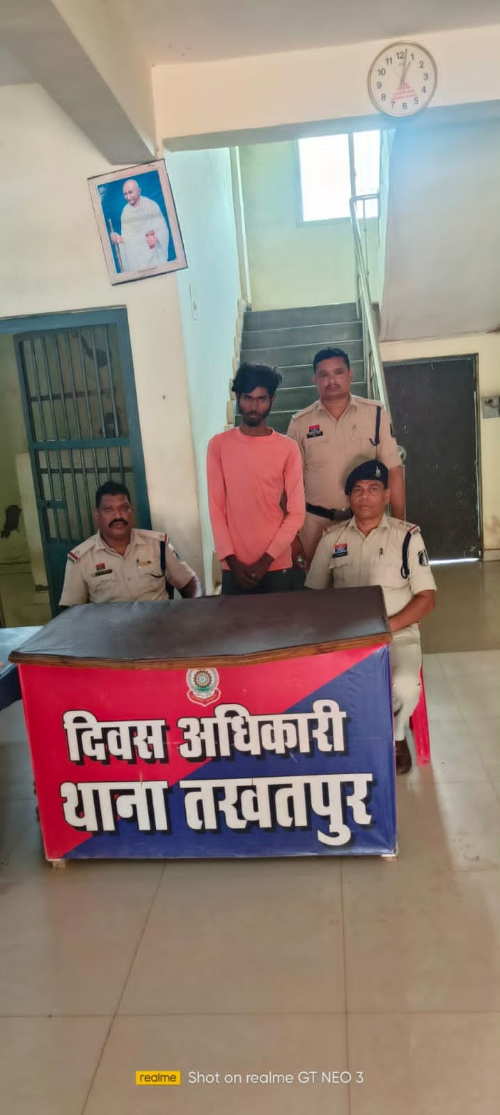 फरारी के बाद फंसा शिकंजे में.. एक साल से छिपे आरोपी को पुलिस ने पकड़ा.. नाबालिक को कराया मुक्त फरारी के बाद फंसा शिकंजे में.. एक साल से छिपे आरोपी को पुलिस ने पकड़ा.. नाबालिक को कराया मुक्त