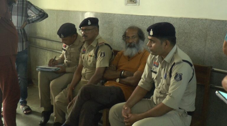 पूर्व सीएम के तांत्रिक .के. के. श्रीवास्तव पर 8 करोड़ की धोखाधड़ी…मृत साथी को ठगा..सिविल लाइन थाना में FIR दर्ज”