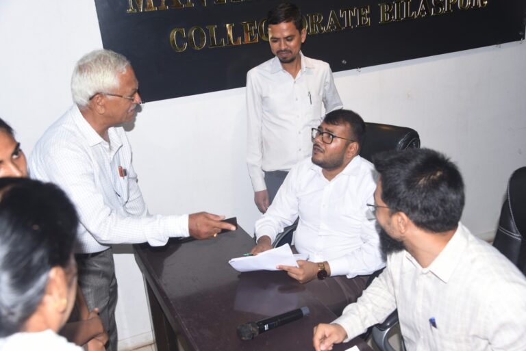 जिन्हें सबसे पहले मिलनी चाहिए थी, छत… वह आज भी जमीन पर… फरियाद सुनकर रो दिया जनदर्शन…पसरा गया सन्नाटा