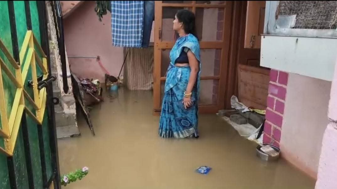 बारिश में डूबा ‘विकास’: अव्यवस्थित शहरीकरण बना क्रूर चेहरा —टाटा महाराज का तीखा प्रहार.. बारिश ने उजागर की शहरी की बदइंतज़ामी बारिश में डूबा ‘विकास’: अव्यवस्थित शहरीकरण बना क्रूर चेहरा —टाटा महाराज का तीखा प्रहार.. बारिश ने उजागर की शहरी की बदइंतज़ामी