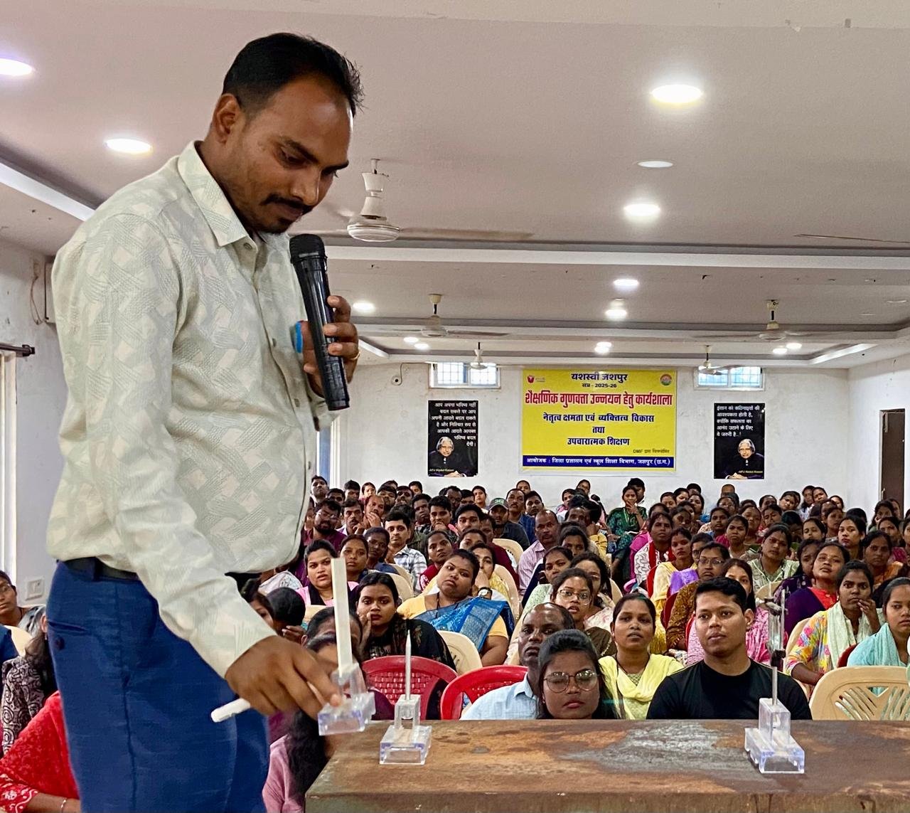 यशस्वी जशपुर कार्यक्रम के अंतर्गत प्रयोगशाला सहायकों का उन्मुखीकरण सम्पन्न — विज्ञान के महत्वपूर्ण प्रयोगों का हुआ प्रदर्शन