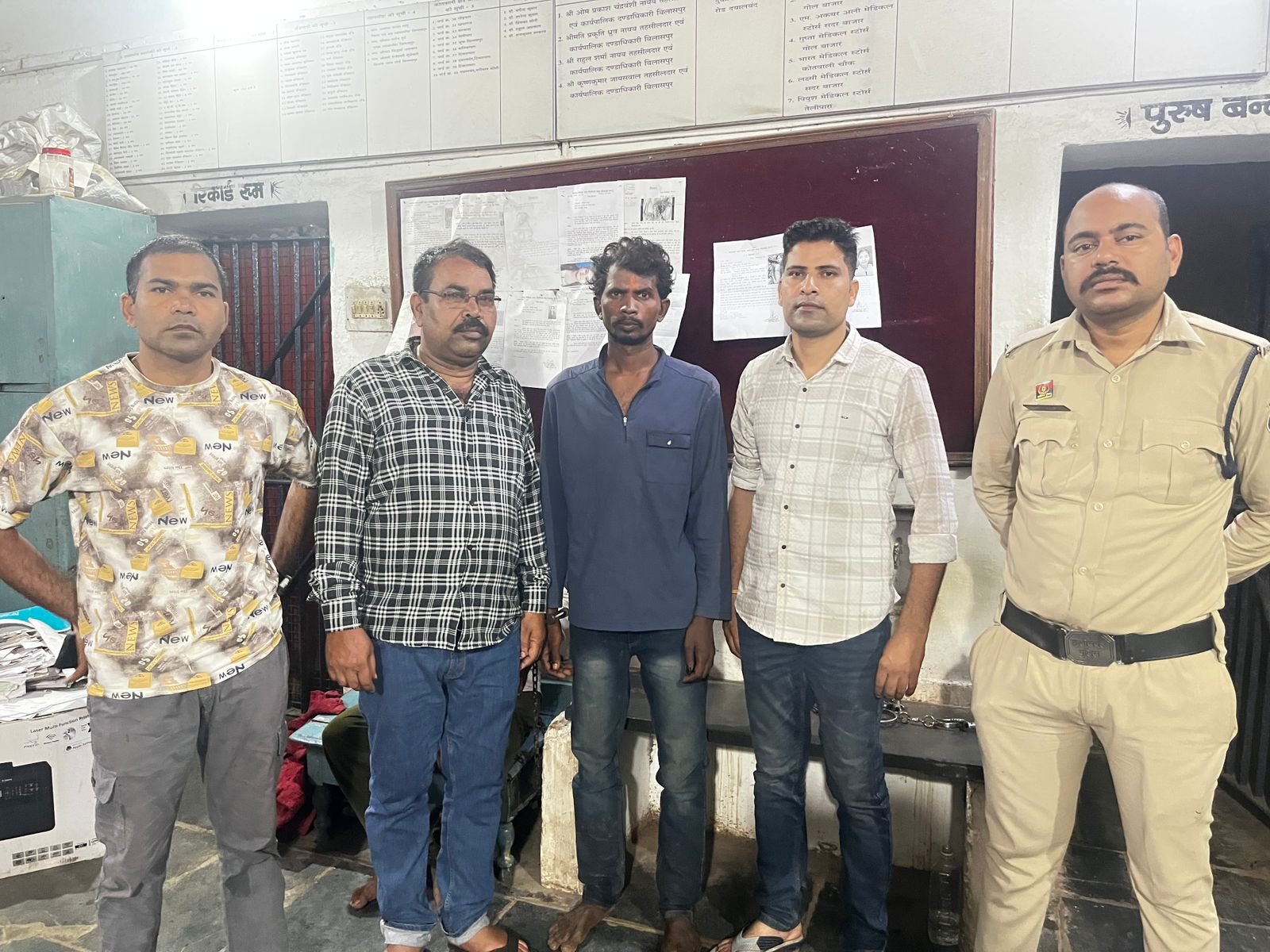 नदी किनारे पकड़ाया 12 साल की बच्ची का कातिल… पुलिस ने घोषित किया था 30000 का ईनाम.. महीनो से था फरार नदी किनारे पकड़ाया 12 साल की बच्ची का कातिल… पुलिस ने घोषित किया था 30000 का ईनाम.. महीनो से था फरार