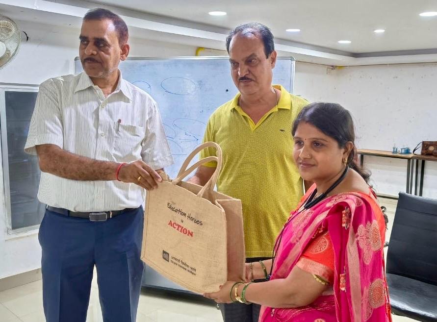 उत्कृष्ट कार्य करने वाले शिक्षिका हुए सम्मानित,विनोबा ऐप के माध्यम से स्कूलों में नवाचारी शिक्षा को दिया जा रहा प्रोत्साहन उत्कृष्ट कार्य करने वाले शिक्षिका हुए सम्मानित,विनोबा ऐप के माध्यम से स्कूलों में नवाचारी शिक्षा को दिया जा रहा प्रोत्साहन