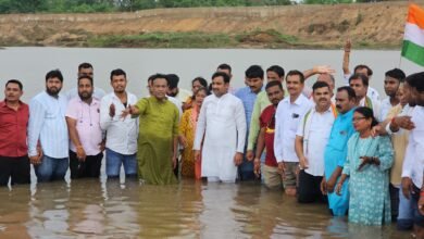 रेत के अवैध उत्खनन और महंगी दरों के खिलाफ कांग्रेस का ‘जल सत्याग्रह’,.. सरकार को चेतावनी