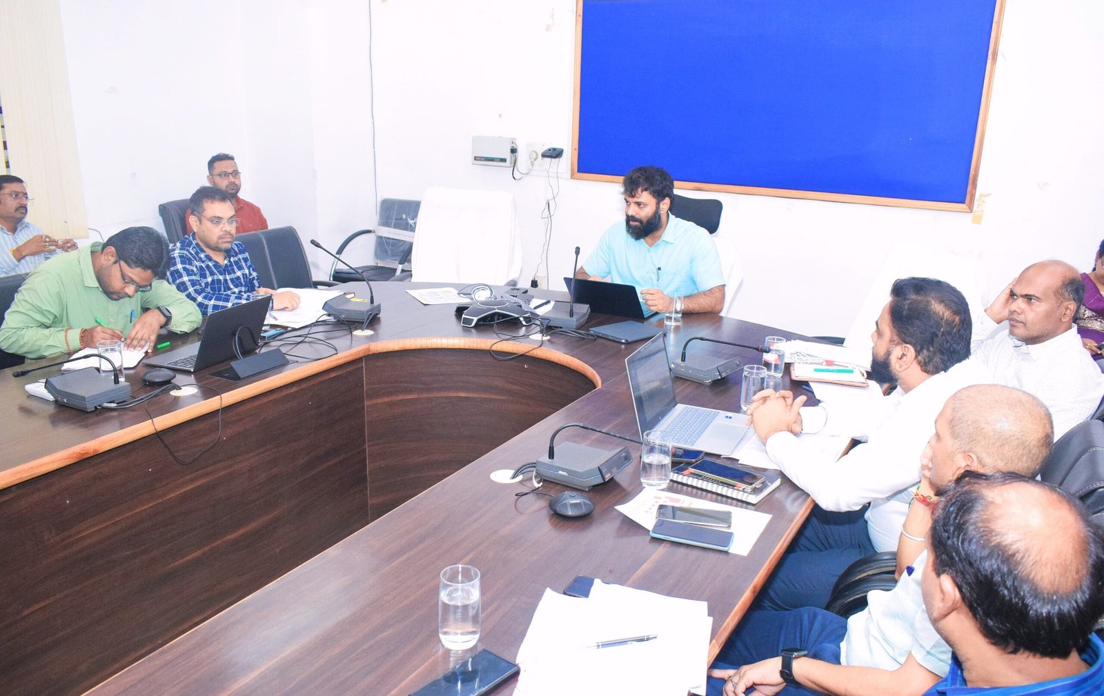 CG News- कलेक्टर ने सभी विभाग प्रमुखों को ई आफिस संचालन के कार्यों को गंभीरता से करने के दिए निर्देश