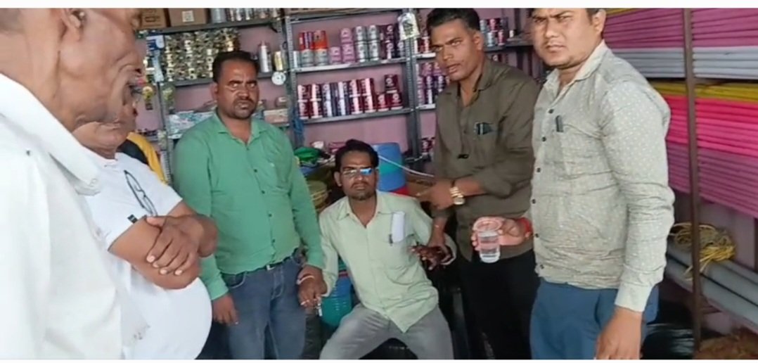 छह महीने में एसीबी की सातवीं बड़ी कार्रवाई: रिश्वत लेते स्वास्थ्य विभाग का बाबू रंगे हाथ पकड़ाया.. ढाबा से गिरफ्तार छह महीने में एसीबी की सातवीं बड़ी कार्रवाई: रिश्वत लेते स्वास्थ्य विभाग का बाबू रंगे हाथ पकड़ाया.. ढाबा से गिरफ्तार