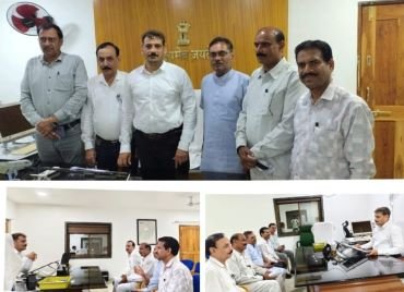 CG NEWS:कनबुच्ची लगवाने वाले कलेक्टर ने खेद जताया, कर्मचारी / अधिकारी फेडरेशन का आंदोलन स्थगित CG NEWS:कनबुच्ची लगवाने वाले कलेक्टर ने खेद जताया, कर्मचारी / अधिकारी फेडरेशन का आंदोलन स्थगित