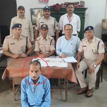 CG NEWS:पुरानी फोटो से पहचान में आया जहरखुरानी का शातिर आरोपी,RPF ने एंबुश कर स्टेशन में ऐसे पकड़ा CG NEWS:पुरानी फोटो से पहचान में आया जहरखुरानी का शातिर आरोपी,RPF ने एंबुश कर स्टेशन में ऐसे पकड़ा