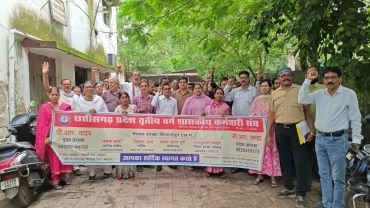 CG NEWS:NH बिलासपुर मंडल के कम्प्यूटर ऑपरेटर के रवैये से त्रस्त हैं कर्मचारी, संघ ने किया धरना प्रदर्शन